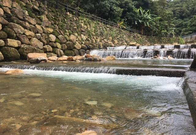 天然溪水