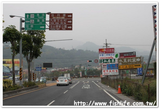 要直走,不能右轉 要直走,不能右轉